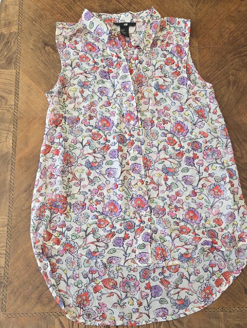 H&M White Floral Sleeveless Button-Front Camisole